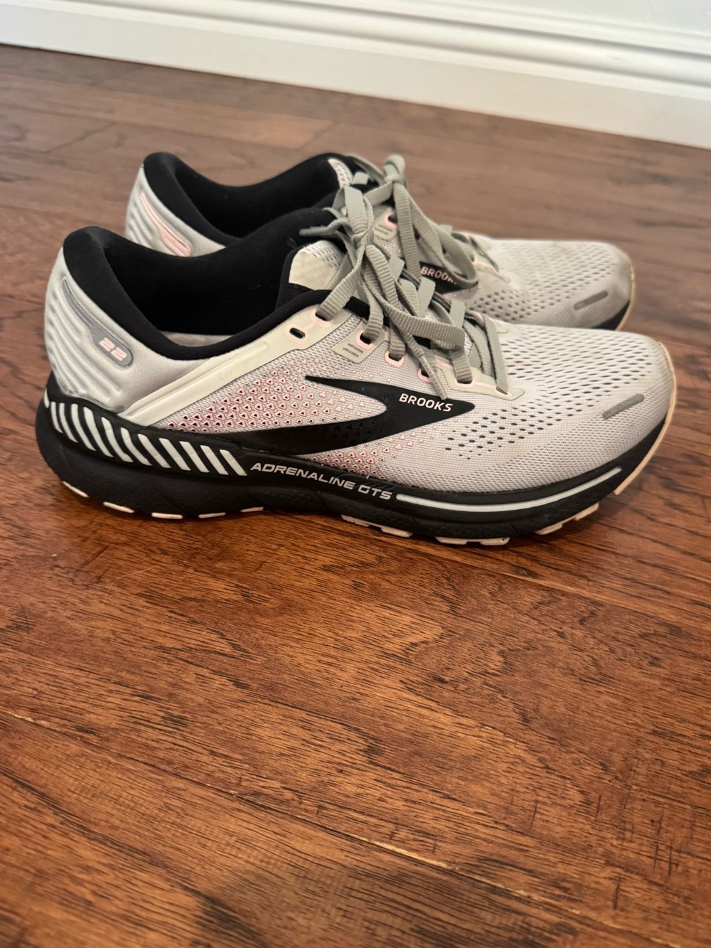Brooks Women's Running Shoes in Light Gray pink and Black